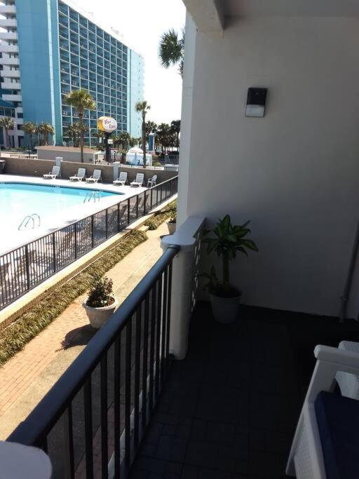 Pool Front & Across From Beach شاطئ ميرتل المظهر الخارجي الصورة